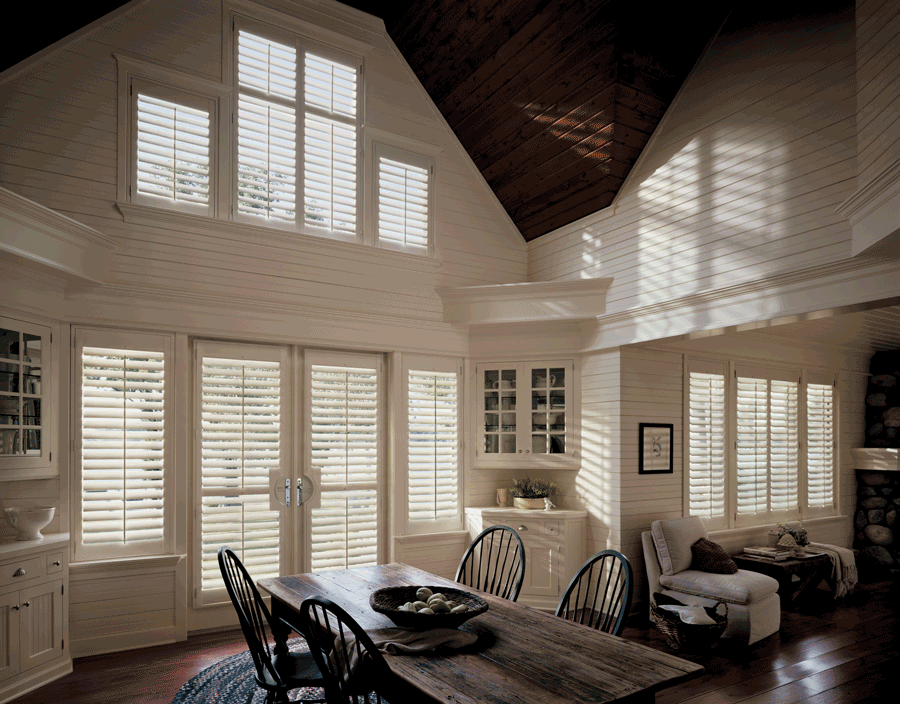 Cozy living room with plantation shutters that are perfect to decorate your home.